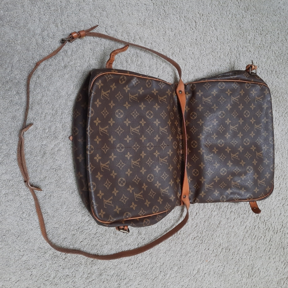 Authentic Louis Vuitton SAUMUR 35 monogram canvas Crossbody shoul… - Picture 7 of 16